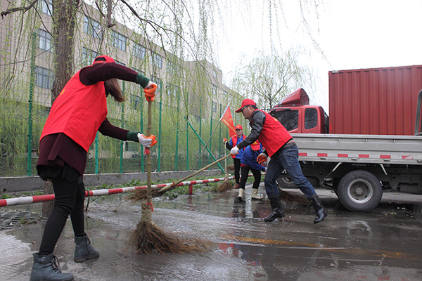 1498100468239695.jpg 17-3-21黨員志愿者在行動(dòng)--(2).jpg